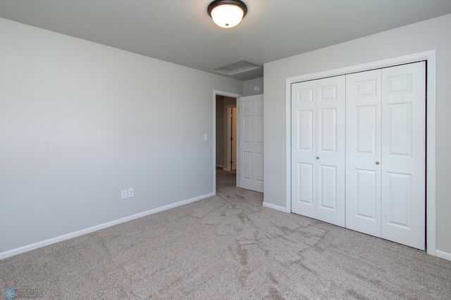1449 68th Avenue S, Fargo, ND 58104