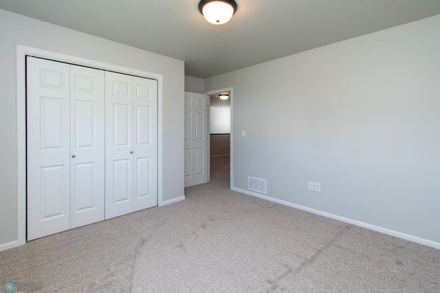 1449 68th Avenue S, Fargo, ND 58104