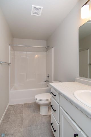 1449 68th Avenue S, Fargo, ND 58104