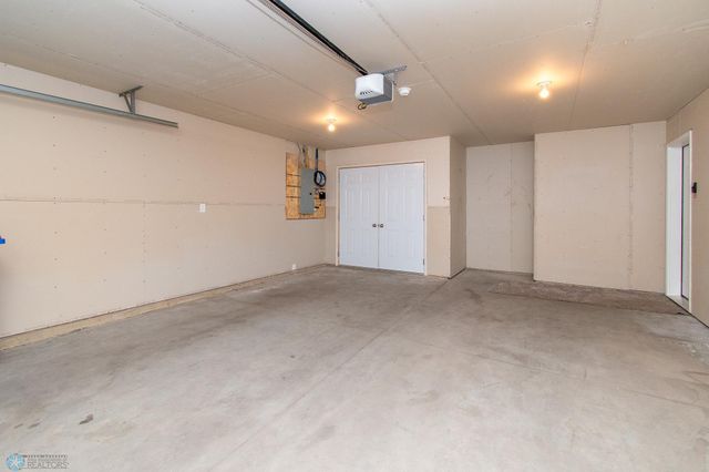 1449 68th Avenue S, Fargo, ND 58104