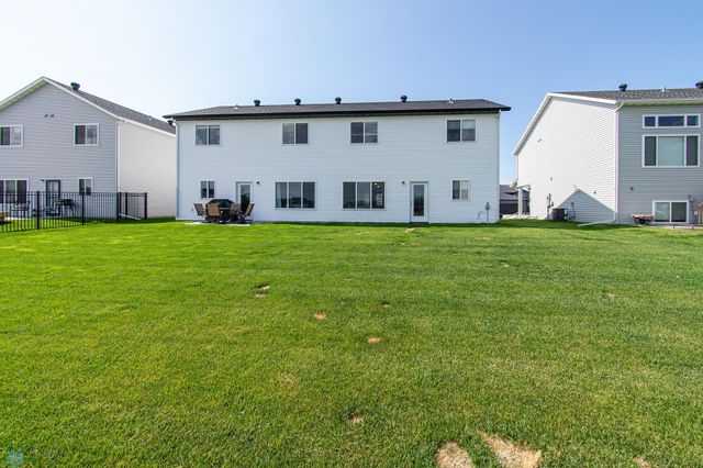 1449 68th Avenue S, Fargo, ND 58104