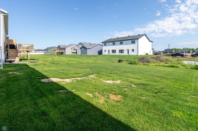 1449 68th Avenue S, Fargo, ND 58104