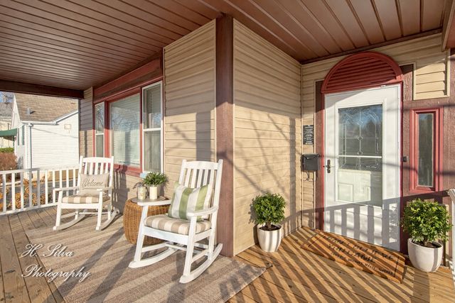 133 S Walkup Avenue, Crystal Lake, IL 60014