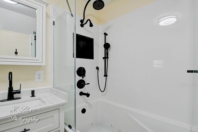 133 S Walkup Avenue, Crystal Lake, IL 60014