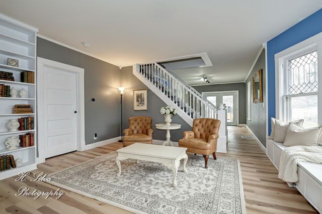 133 S Walkup Avenue, Crystal Lake, IL 60014