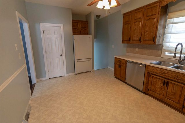 4500 W BRIDGEWOOD DR, Columbia, MO 65203