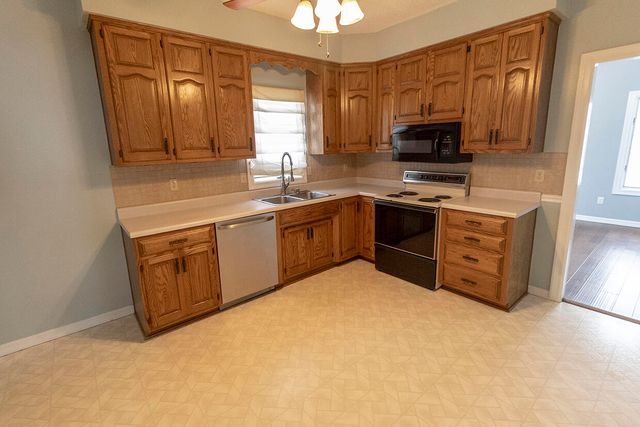 4500 W BRIDGEWOOD DR, Columbia, MO 65203