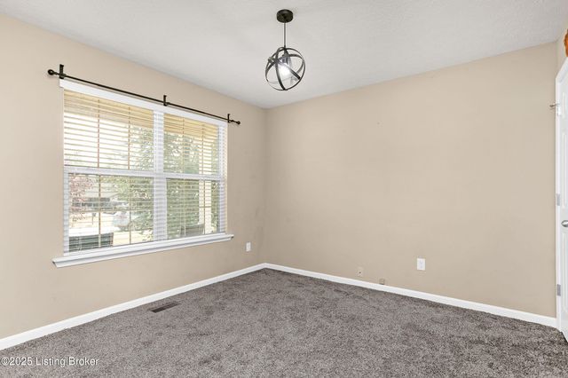 371 Persimmon Dr, Mt Washington, KY 40047