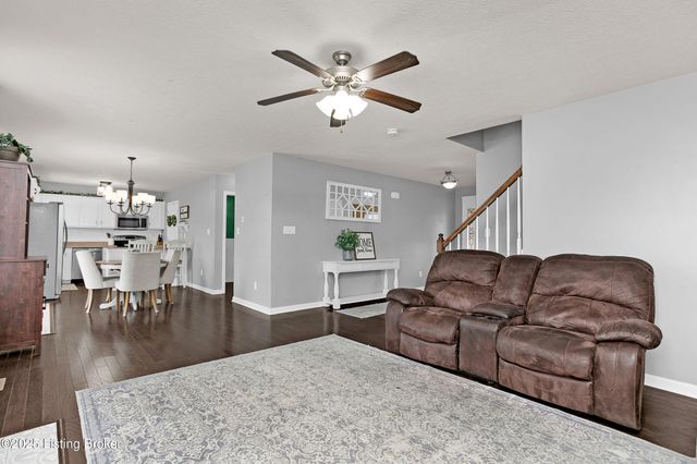 371 Persimmon Dr, Mt Washington, KY 40047