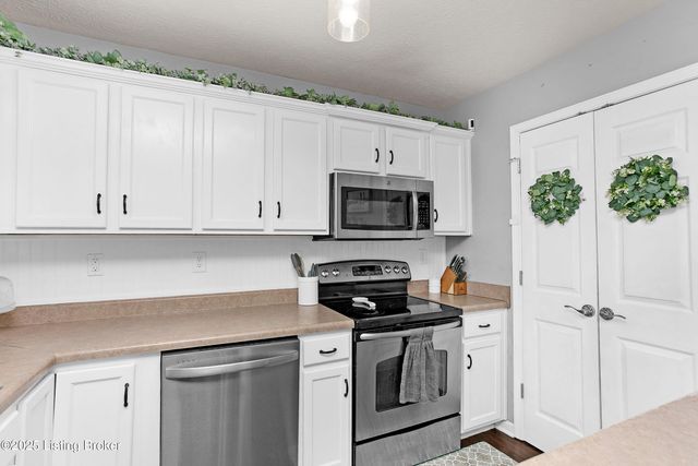 371 Persimmon Dr, Mt Washington, KY 40047