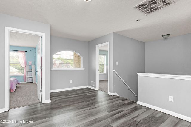 371 Persimmon Dr, Mt Washington, KY 40047