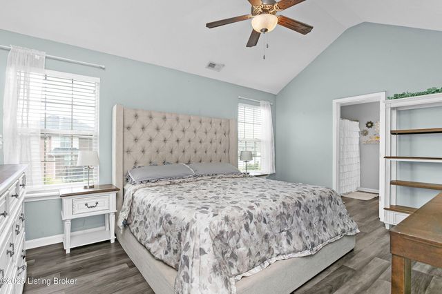 371 Persimmon Dr, Mt Washington, KY 40047