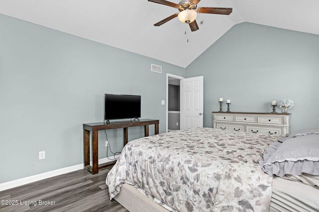 371 Persimmon Dr, Mt Washington, KY 40047