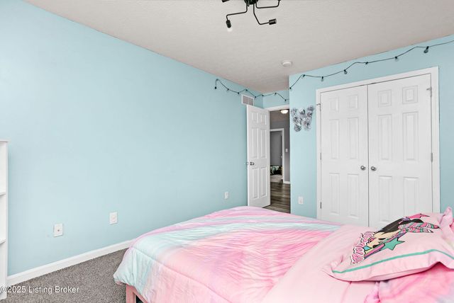 371 Persimmon Dr, Mt Washington, KY 40047