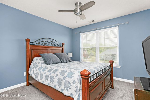 371 Persimmon Dr, Mt Washington, KY 40047