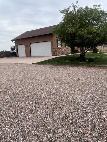 777 Woodleaf Dr, Pueblo West, CO 81007