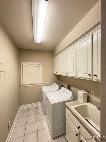 689 Towne Lake Drive, Montgomery, AL 36117