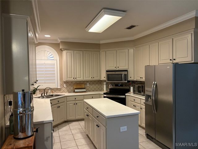 689 Towne Lake Drive, Montgomery, AL 36117