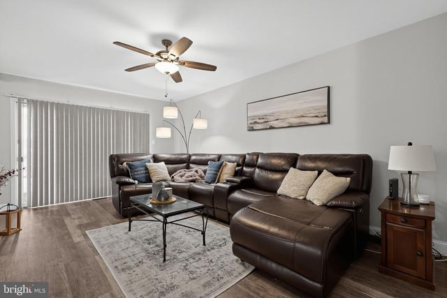 1 HONEY LOCUST CT, Blackwood, NJ 08012