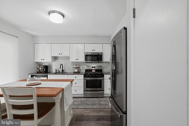1 HONEY LOCUST CT, Blackwood, NJ 08012