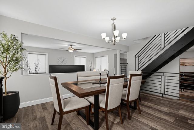 1 HONEY LOCUST CT, Blackwood, NJ 08012