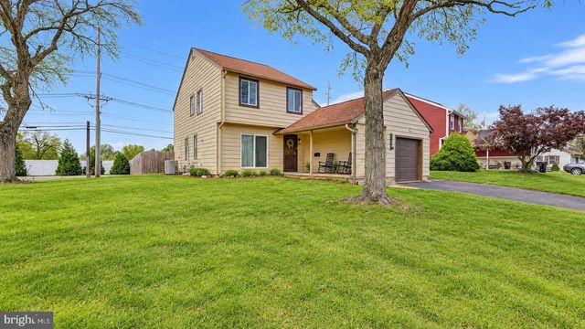 1 HONEY LOCUST CT, Blackwood, NJ 08012