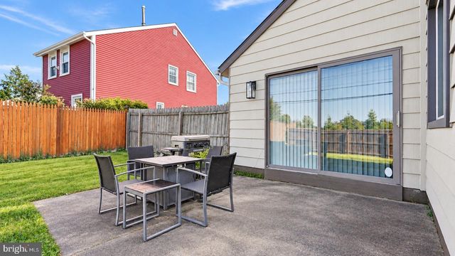 1 HONEY LOCUST CT, Blackwood, NJ 08012