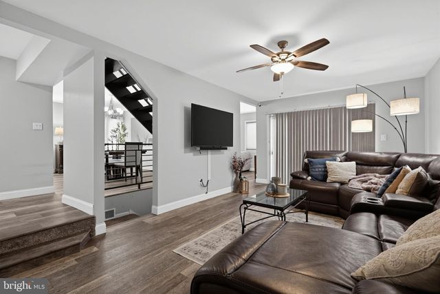 1 HONEY LOCUST CT, Blackwood, NJ 08012