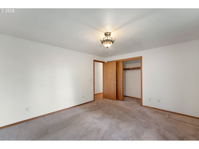 805 WILLOW St, Kelso, WA 98626