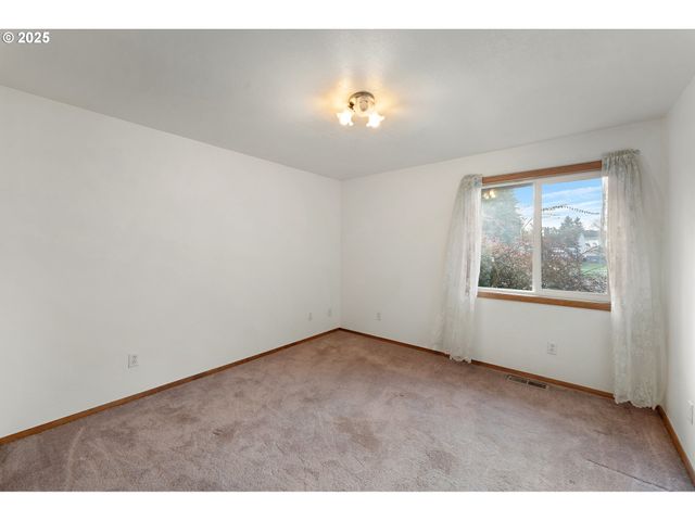 805 WILLOW St, Kelso, WA 98626