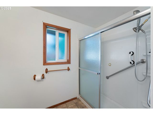 805 WILLOW St, Kelso, WA 98626