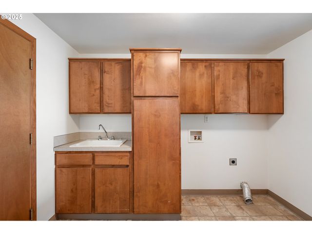 805 WILLOW St, Kelso, WA 98626