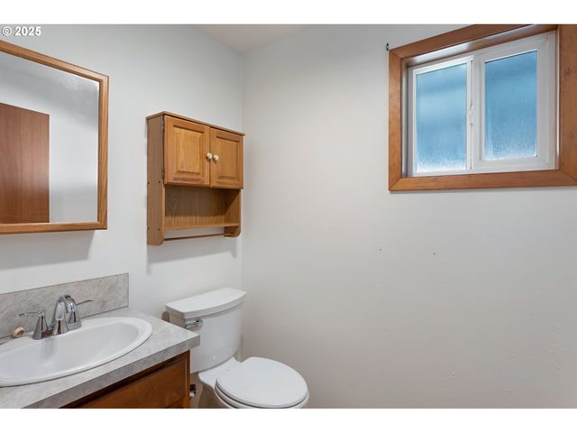 805 WILLOW St, Kelso, WA 98626