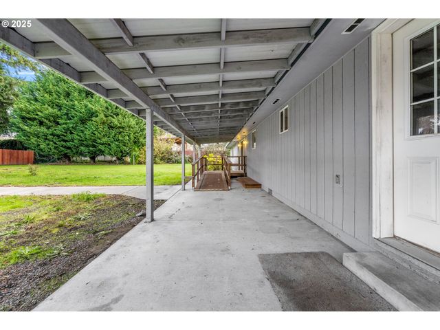 805 WILLOW St, Kelso, WA 98626