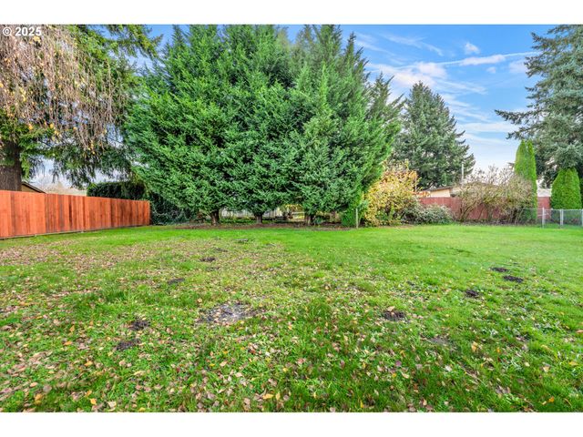 805 WILLOW St, Kelso, WA 98626