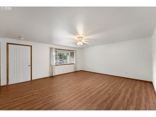 805 WILLOW St, Kelso, WA 98626