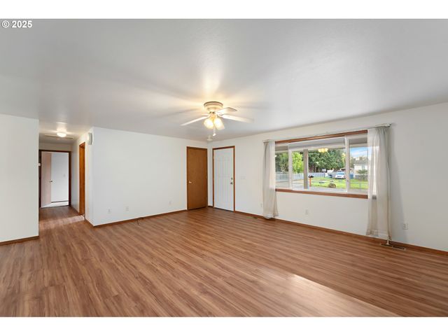 805 WILLOW St, Kelso, WA 98626