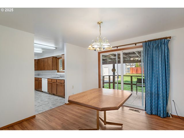 805 WILLOW St, Kelso, WA 98626