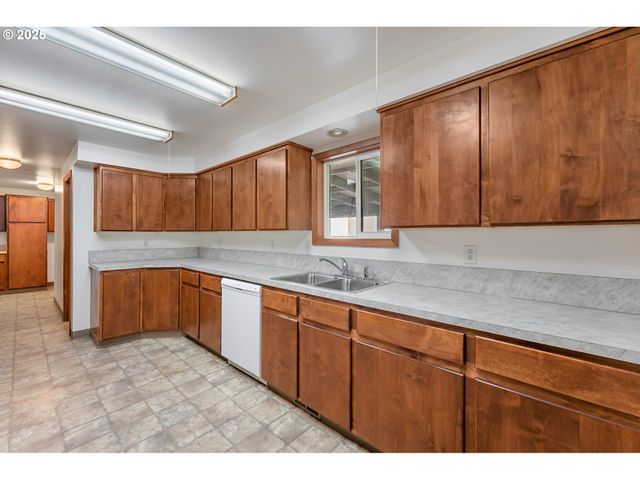 805 WILLOW St, Kelso, WA 98626