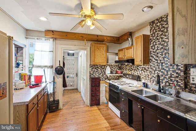 127 E CHURCH ST, Blackwood, NJ 08012