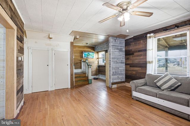 127 E CHURCH ST, Blackwood, NJ 08012