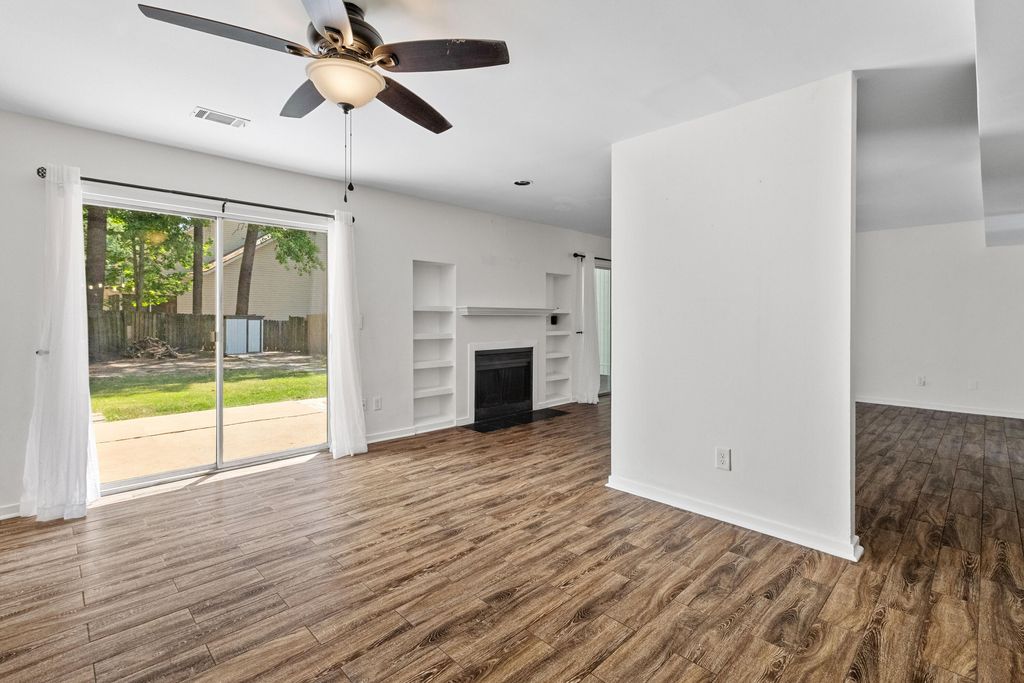 Image 17 of property listing at 7860 Wilderness Trail B, North Charleston, SC 29418