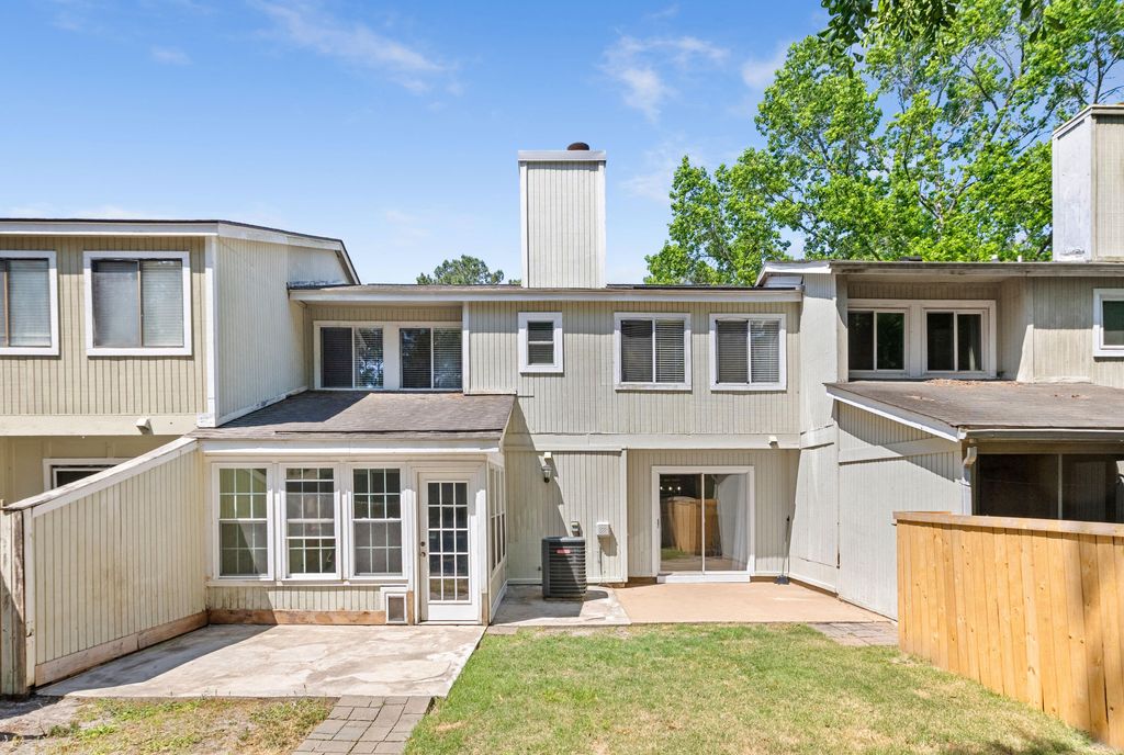 Image 4 of property listing at 7860 Wilderness Trail B, North Charleston, SC 29418