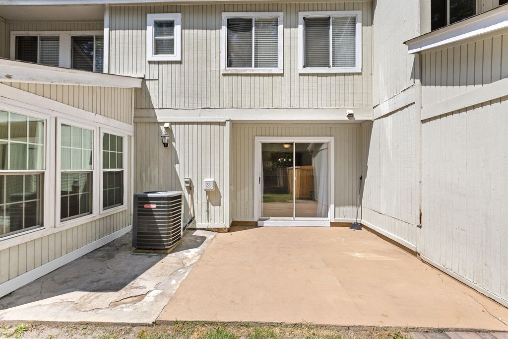 Image 5 of property listing at 7860 Wilderness Trail B, North Charleston, SC 29418