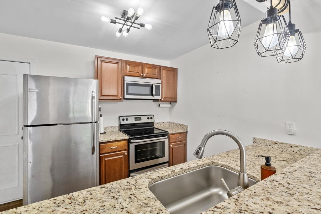 Image 7 of property listing at 7860 Wilderness Trail B, North Charleston, SC 29418