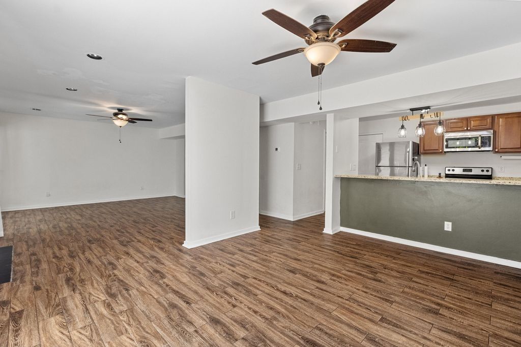 Image 8 of property listing at 7860 Wilderness Trail B, North Charleston, SC 29418