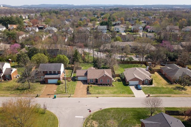 614 Winners Circle Pl, Thompsons Station, TN 37179