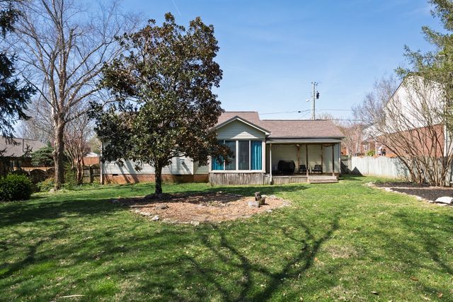 614 Winners Circle Pl, Thompsons Station, TN 37179