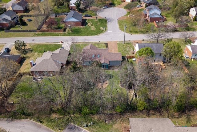 614 Winners Circle Pl, Thompsons Station, TN 37179