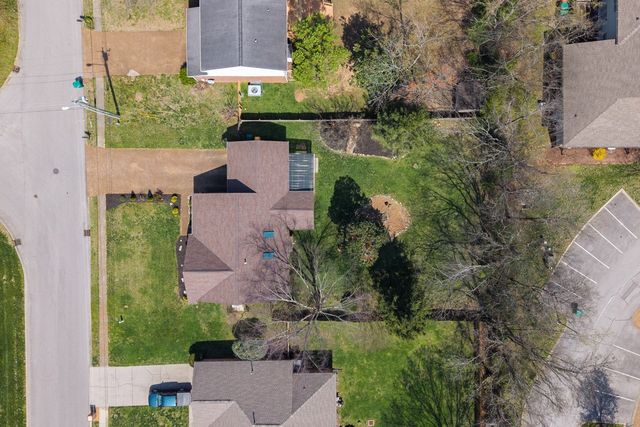 614 Winners Circle Pl, Thompsons Station, TN 37179